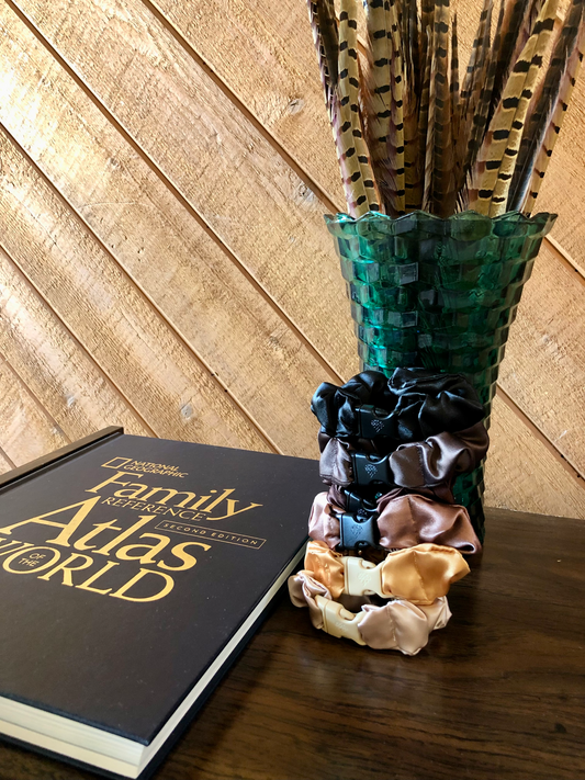 The Artistry of Handmade Scrunchies: Why Handmade Buckle Scrunchies Reign Supreme