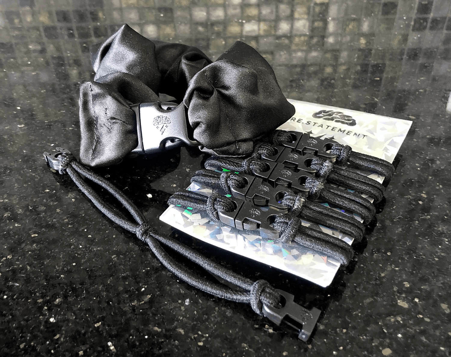 Best hair tie elastics and scrunchie hair accessories for snag-free, pull-free, rip-free, hair. Smooth, effortless hair ties and hair scrunchies for athletes, active moms, fitness, & sports. Best No Pull Hair Ties - Buckle Scrunchies