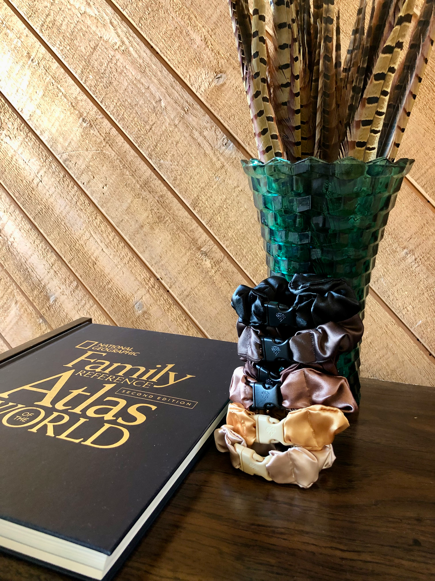 The Artistry of Handmade Scrunchies: Why Handmade Buckle Scrunchies Reign Supreme