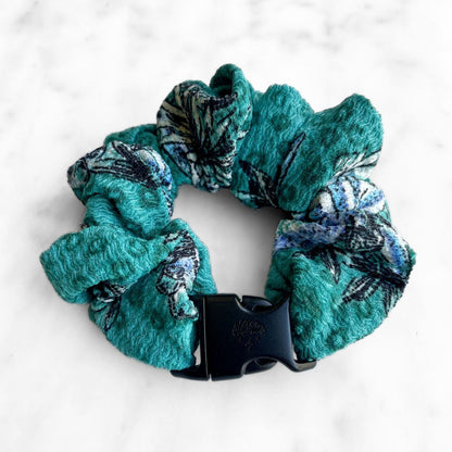 Best zero tangle no pull hair tie elastics and scrunchie hair accessories for snag-free, pull-free, rip-free, hair. Smooth, effortless hair ties and hair scrunchies for athletes, active moms, fitness, & sports. Tropic Teal Floral Buckle Scrunchie - No Snagging, No Tangles