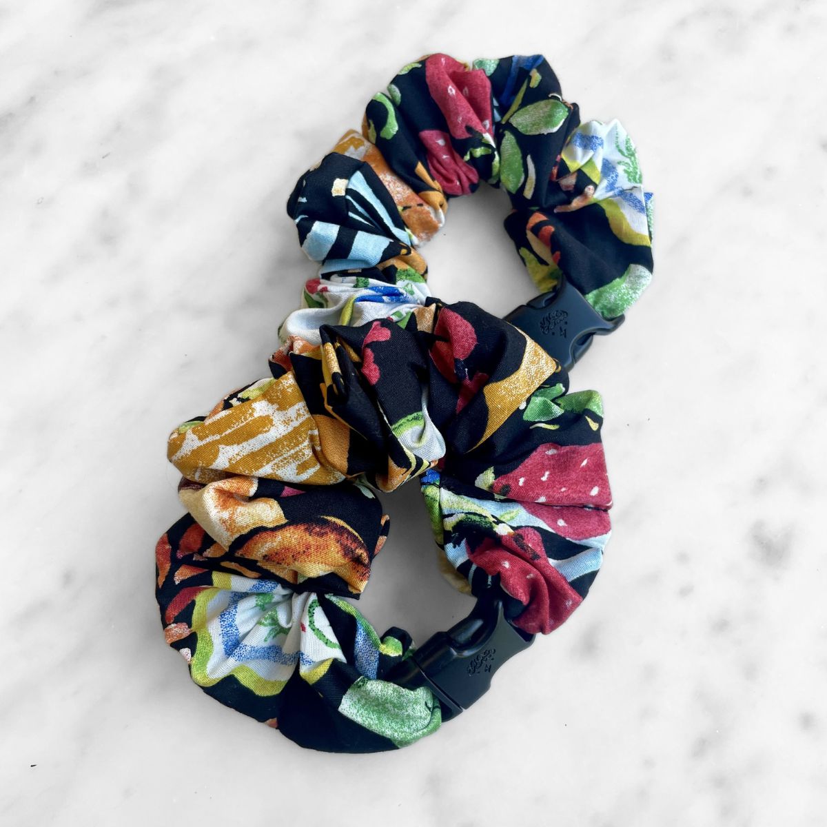 Best zero tangle no pull hair tie elastics and scrunchie hair accessories for snag-free, pull-free, rip-free, hair. Smooth, effortless hair ties and hair scrunchies for athletes, active moms, fitness, & sports. Farmers Market Print Buckle Scrunchie - No Snagging, No Tangles