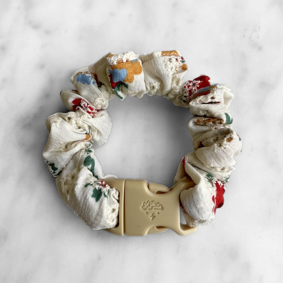 Best zero tangle no pull hair tie elastics and scrunchie hair accessories for snag-free, pull-free, rip-free, hair. Smooth, effortless hair ties and hair scrunchies for athletes, active moms, fitness, & sports. Poppy Oat MINI Buckle Scrunchie - No Snagging, No Tangles