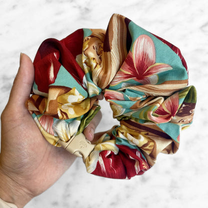 Vintage surfer print cotton detail on the extra jumbo Buckle Scrunchie