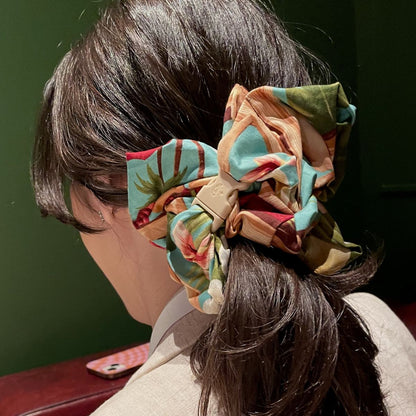 Vintage Surfer Boys extra jumbo Buckle Scrunchie with its quick-release buckle